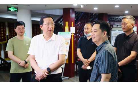 天元區(qū)人大常委會(huì)黨組書記、主任周琪一行來漢方神農(nóng)中醫(yī)館調(diào)研指導(dǎo)工作