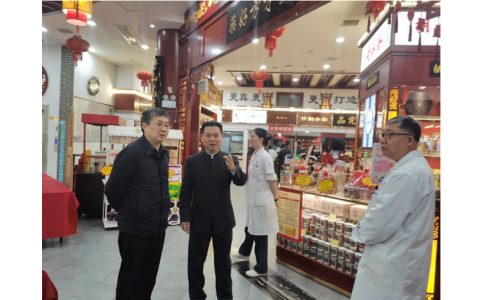株洲市衛(wèi)健委黨委委員、副主任鄧躍東一行蒞臨神農(nóng)中醫(yī)館調(diào)研指導(dǎo)工作